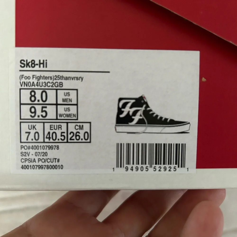 Foo Fighters Vans 25th Anniversary Brand New! Size 8 and new with the Vans Box. - Picture 4 of 8